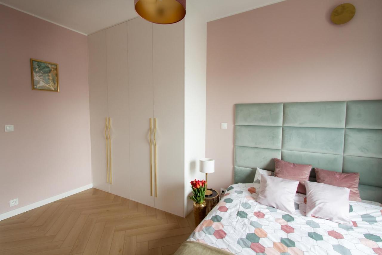 Nowy Apartment Przy Placu Szembeka Varşova Dış mekan fotoğraf