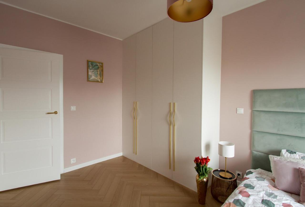 Nowy Apartment Przy Placu Szembeka Varşova Dış mekan fotoğraf